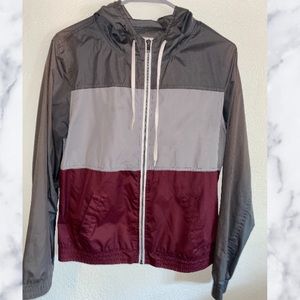 Windbreaker from Zumies. Fits like a S/M. Colors dark grey, grey and burgundy.